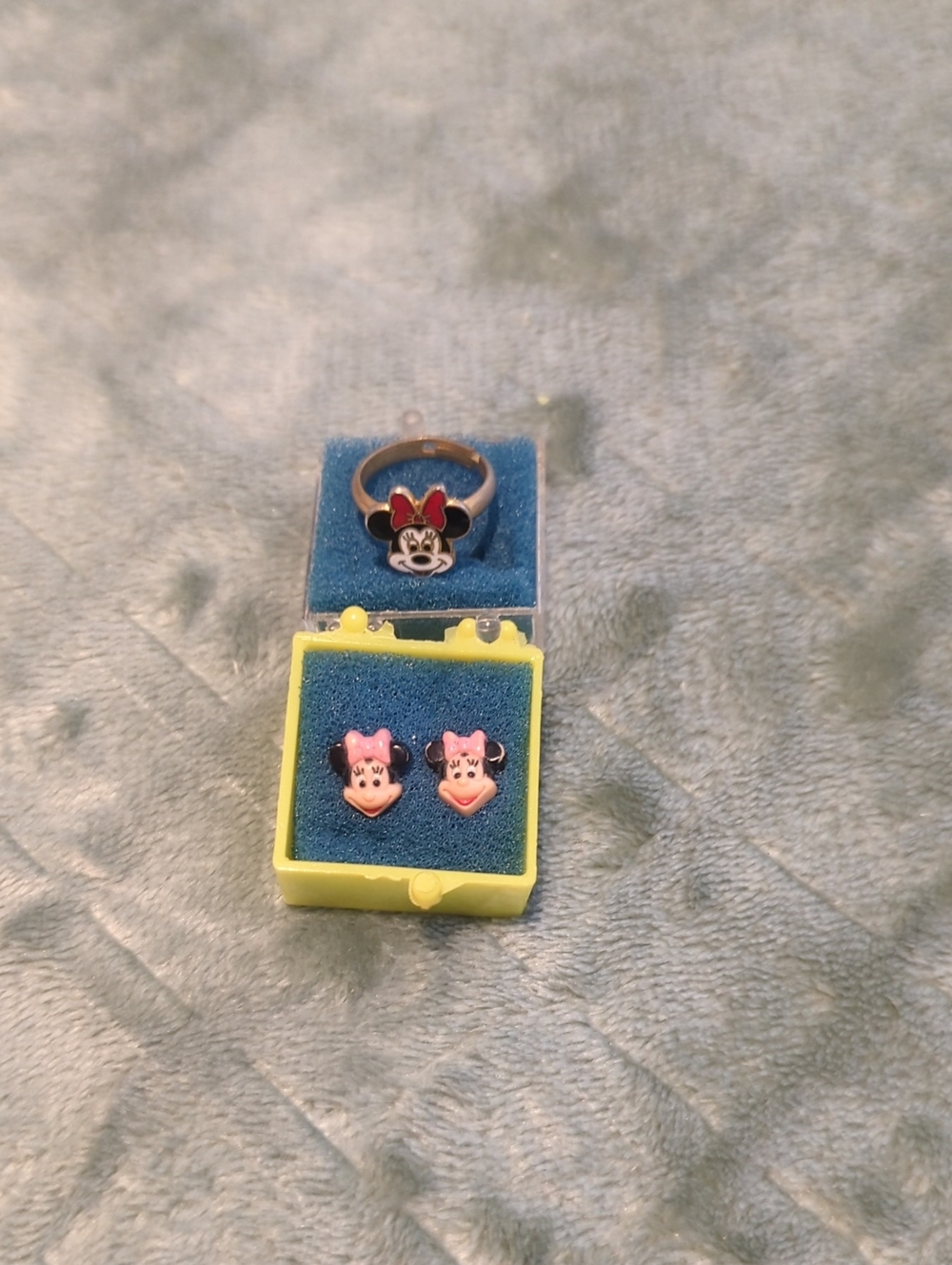 Rare vintage Disney Minnie mouse earrings And Ring Set